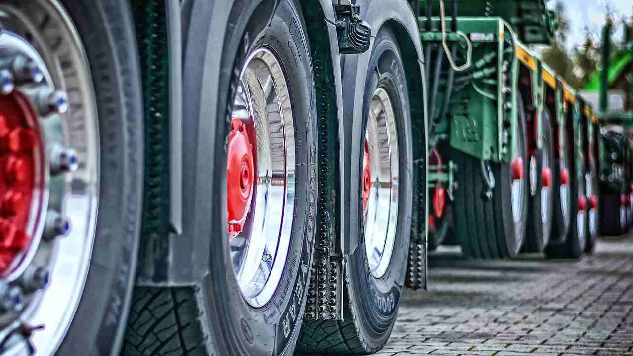 Corigliano, trovato un cadavere all'interno del bagagliaio di un camion