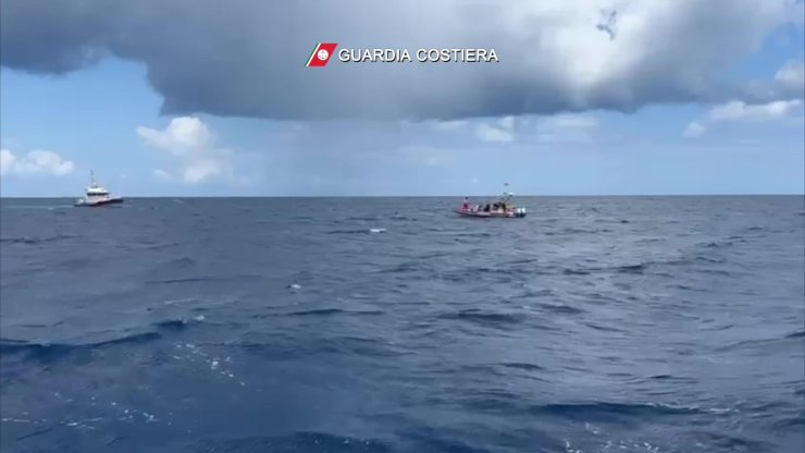 La barca non è affondata a causa della rottura dell'albero